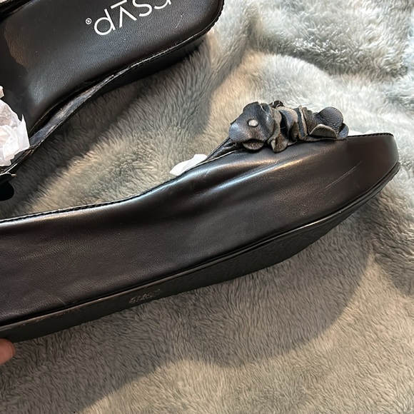 Comfortable Low Platform Wedge Black Flower Slide Sandals-sz 8.5-9 - Picture 6 of 8